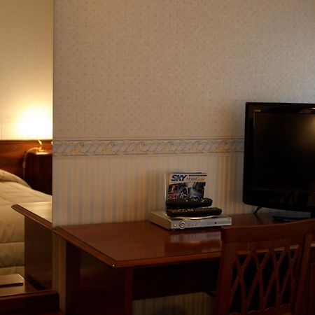 Hotel Alexander Cesena Bagian luar foto