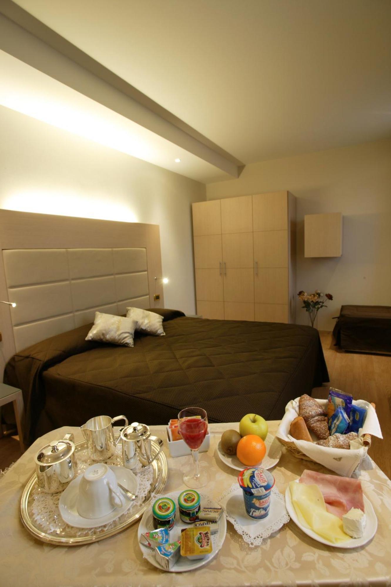Hotel Alexander Cesena Bagian luar foto