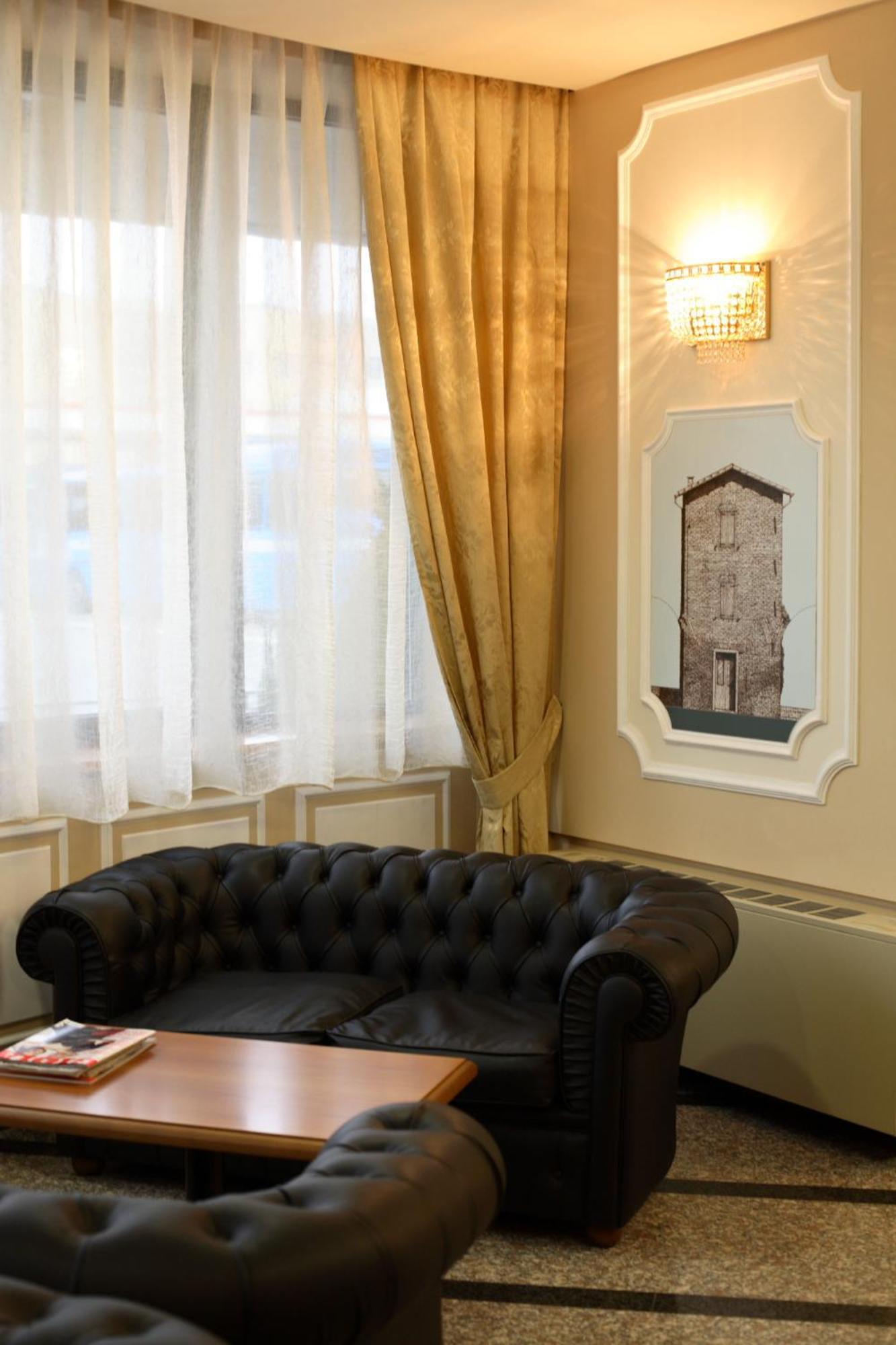 Hotel Alexander Cesena Bagian luar foto