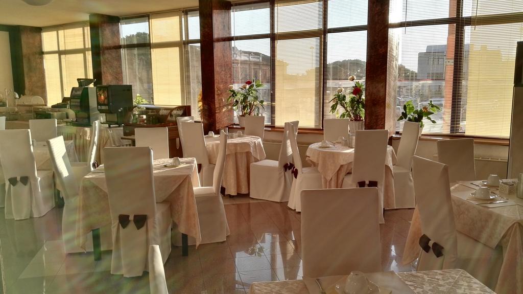 Hotel Alexander Cesena Bagian luar foto