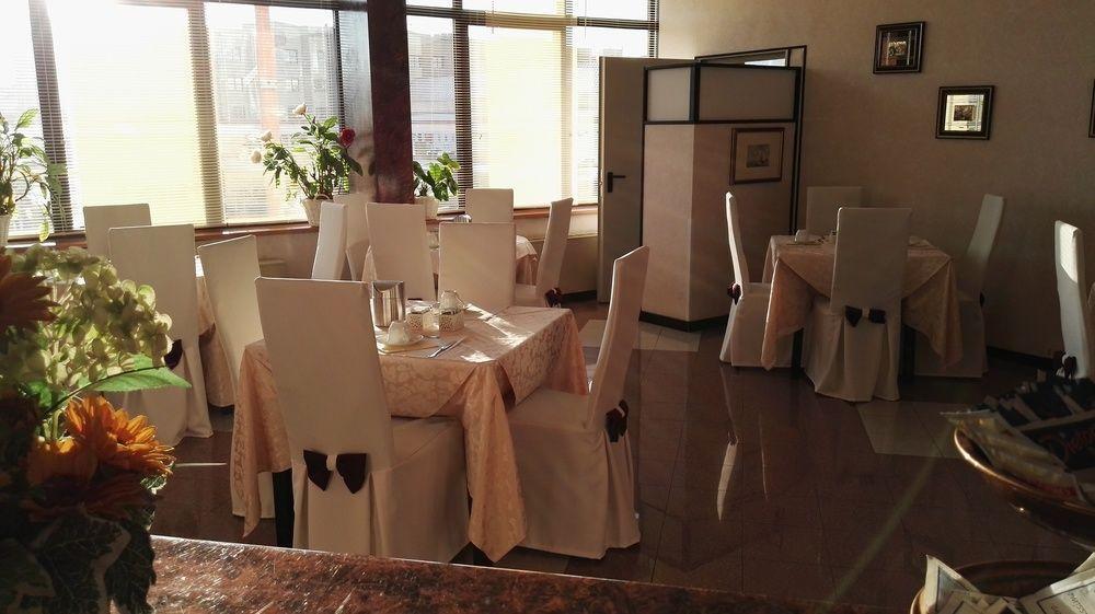 Hotel Alexander Cesena Bagian luar foto