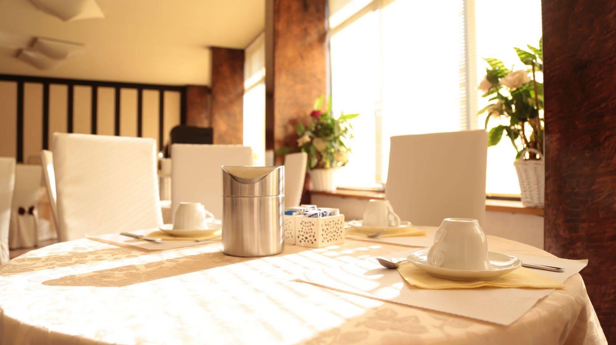 Hotel Alexander Cesena Bagian luar foto