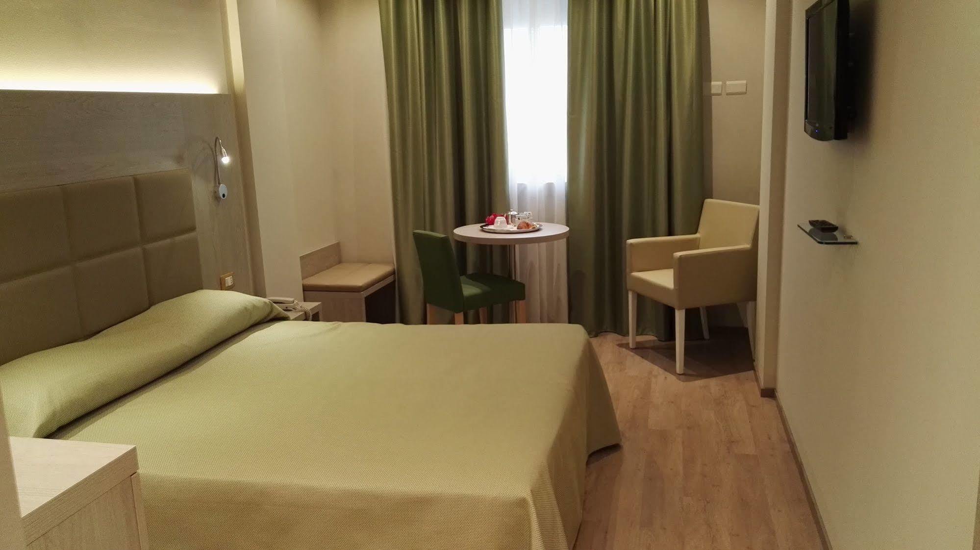 Hotel Alexander Cesena Bagian luar foto